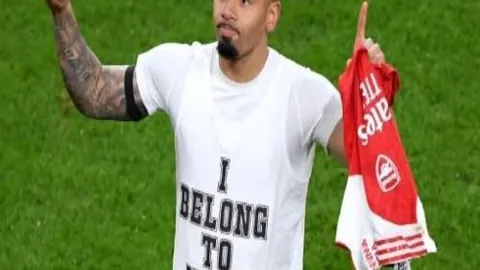 “皇马点球逆转成功，聚焦阿森纳之战，马卡社忽略马竞较量”